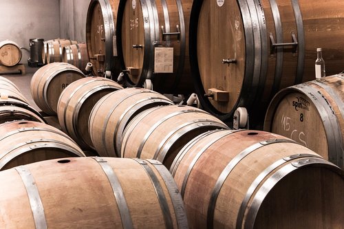 How a wine barrel impacts the flavor of your wine