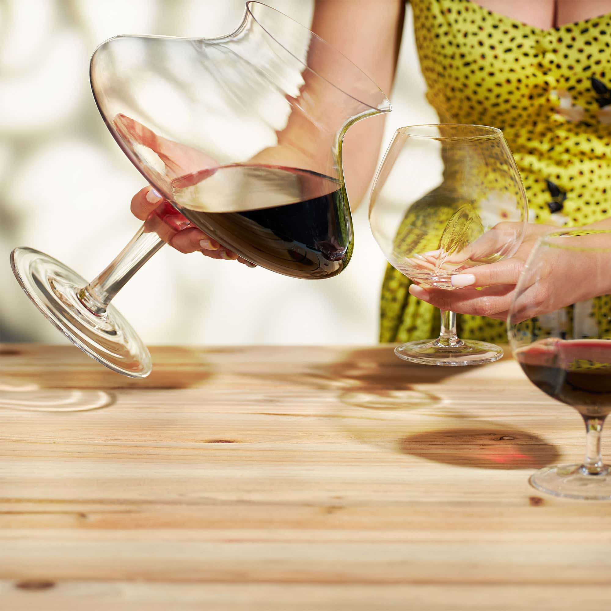 Self-Aerate Your Wine with the Casual O2 Stemless Wine Glass